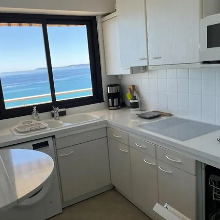 Location T2/t3 Climatise, Terrasse Vue Mer, Plage A 20m, Parking, Le Lavandou, 4 Pers. - Fr-1-803-8