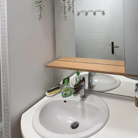 Location T2/t3 Climatise, Terrasse Vue Mer, Plage A 20m, Parking, Le Lavandou, 4 Pers. - Fr-1-803-8 Apartment Le Lavandou
