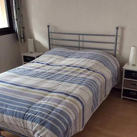 Le Lavandou: T2/t3 Climatise, 20m Plage, 4 Pers, Wifi, Parking - Fr-1-803-8 Lägenhet