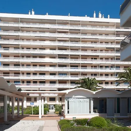 Le Lavandou: T2/t3 Climatise, 20m Plage, 4 Pers, Wifi, Parking - Fr-1-803-8 Lägenhet Le Lavandou