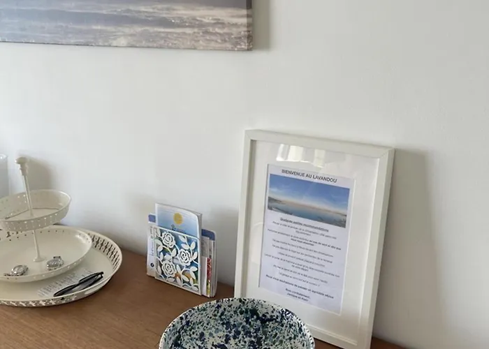 Le Lavandou: T2/t3 Climatise, 20m Plage, 4 Pers, Wifi, Parking - Fr-1-803-8 Lägenhet Le Lavandou