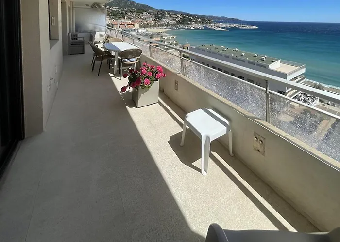 Le Lavandou: T2/t3 Climatise, 20m Plage, 4 Pers, Wifi, Parking - Fr-1-803-8 *