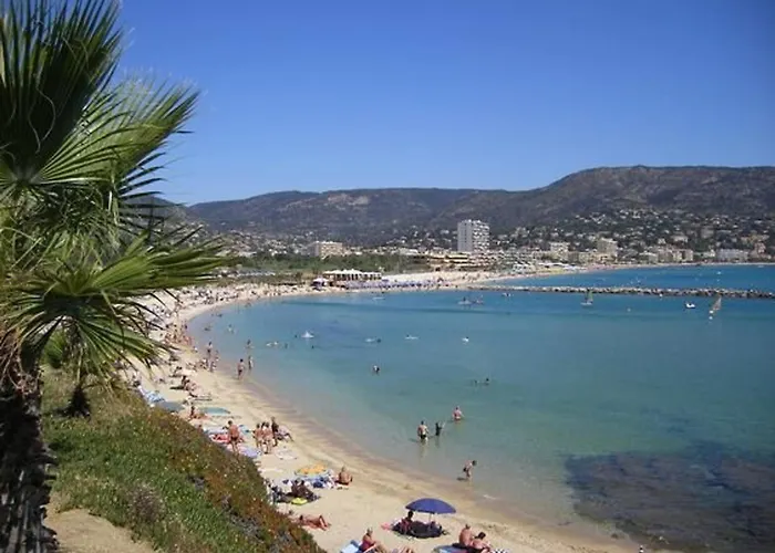 Le Lavandou: T2/t3 Climatise, 20m Plage, 4 Pers, Wifi, Parking - Fr-1-803-8 Lägenhet